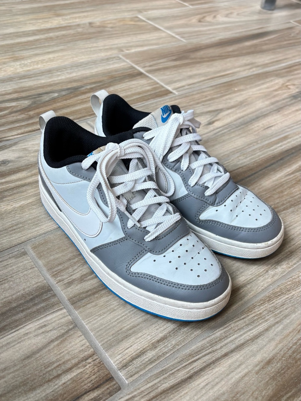 Nike Low-Top Sneakers in White, Gray and Blue Accents 5.5Y
